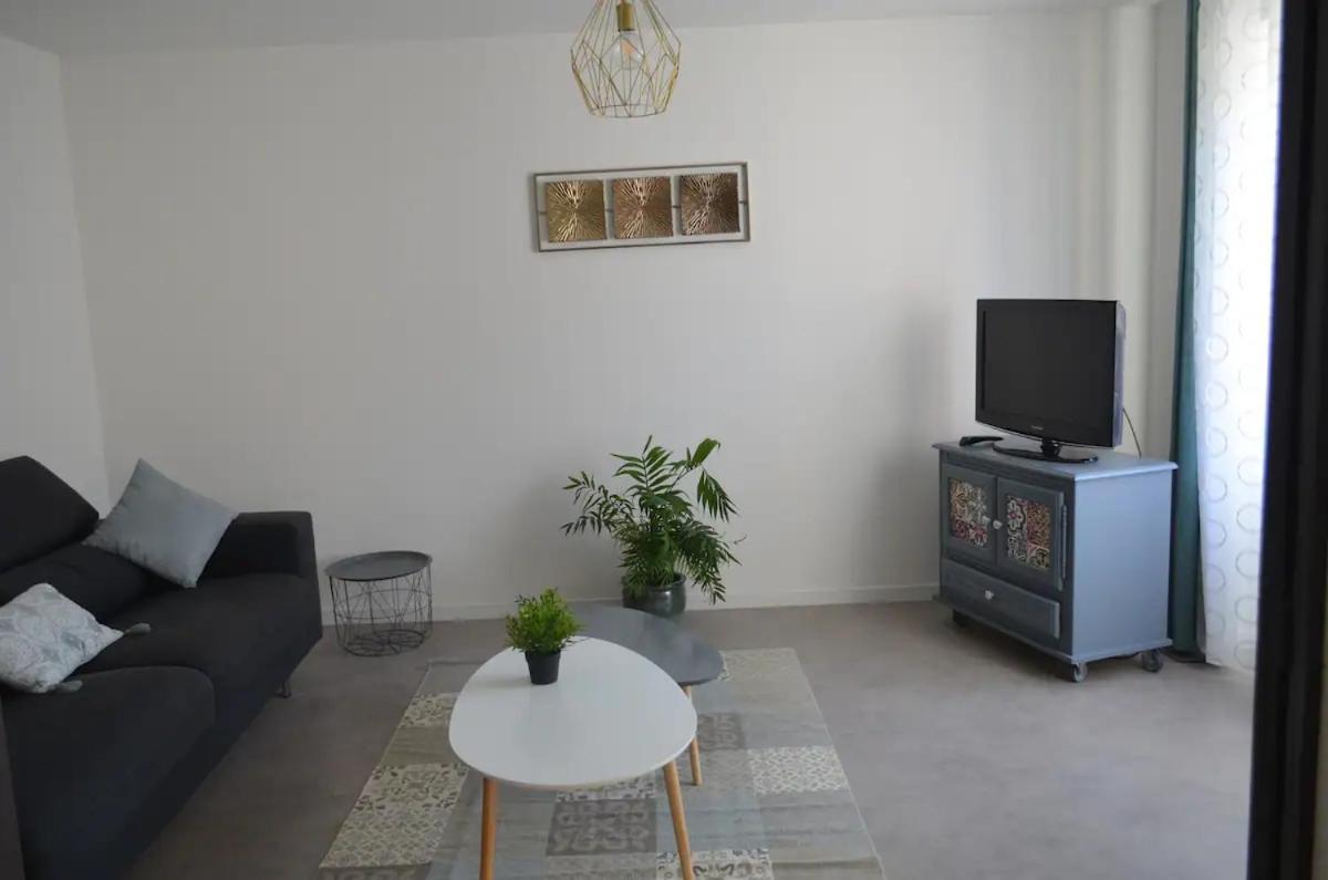 Agreable Maison Petit Jardin A 7 Minutes De Reims Apartment